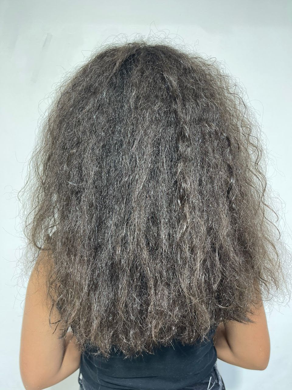 Cabello muy maltratado antes del Alisado Láser